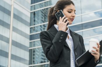 A empresa contábil também precisa de um vendedor, mas há algumas particularidades para contratar este profissional.