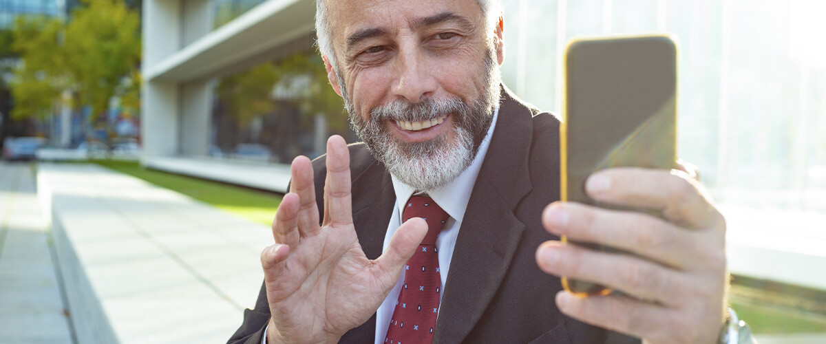 imagem de pessoa gravando vídeo