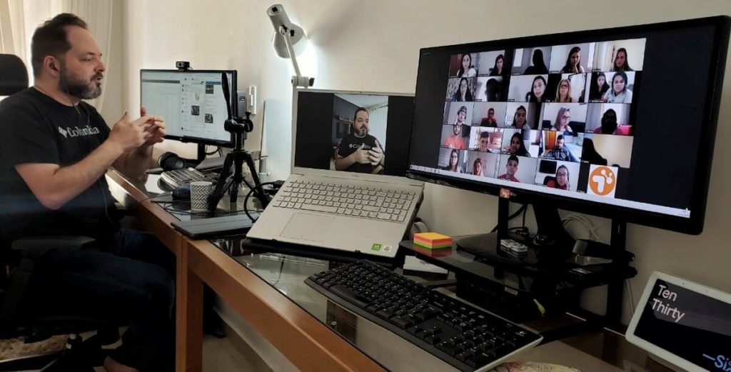imagem que represente nova forma de comunicação entre todos na empresa