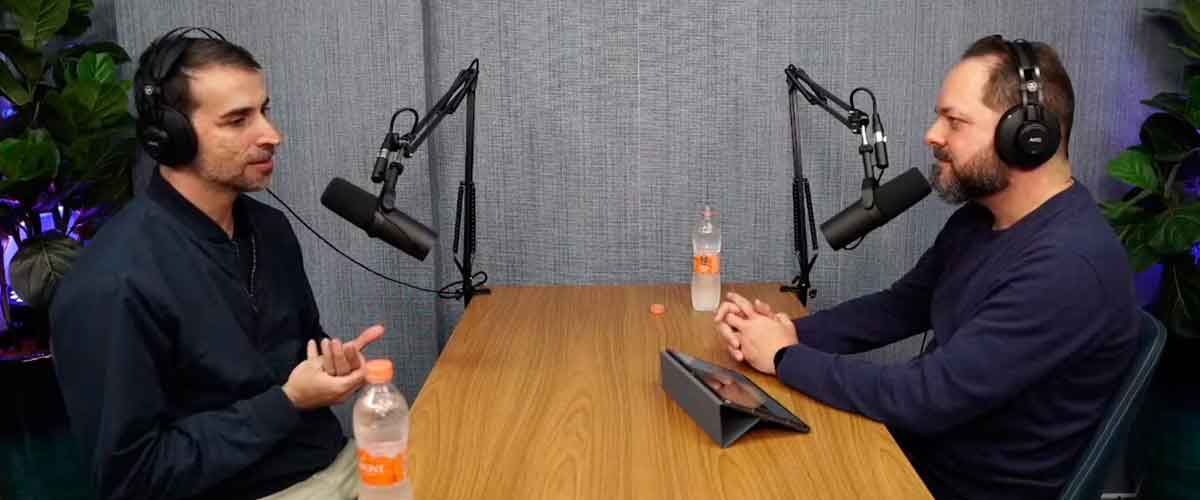 imagem que represente gravação do podcast entre Daniel Segura e Anderson Hernandes