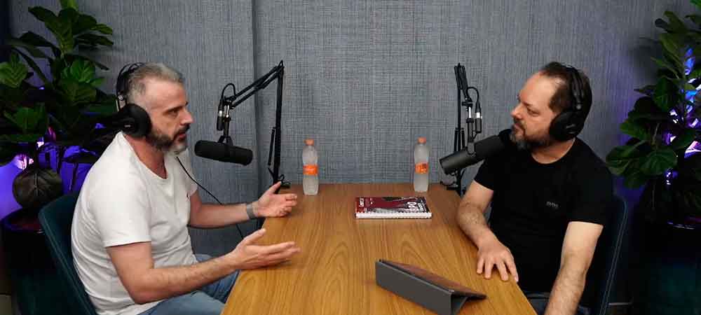 imagem que represente gravação de podcast entre Anderson e Fabricio